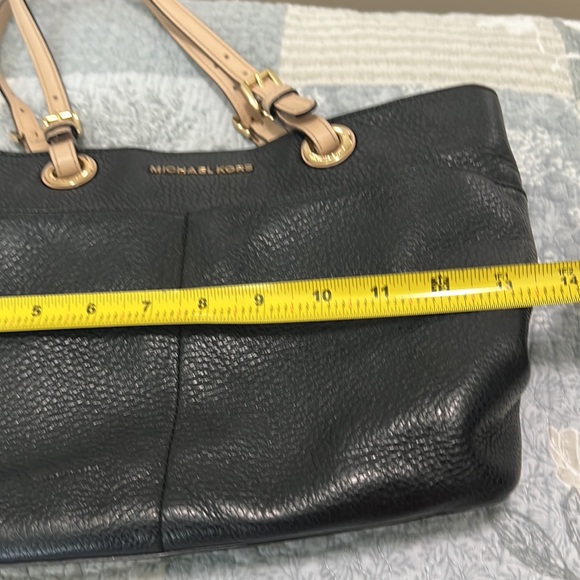 Michael Kors Shoulder Bag - Picture 10 of 12